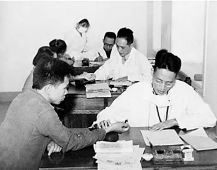 光明日?qǐng)?bào)刊發(fā)長(zhǎng)文：中國(guó)共產(chǎn)黨對(duì)中醫(yī)藥的保護(hù)傳承與發(fā)展